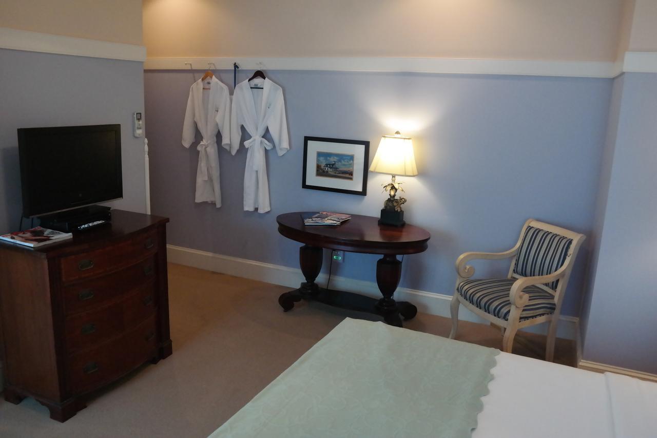 Beach Spa Bed & Breakfast Bed & Breakfast Virginia Beach Room photo